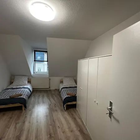 Monteursunterkunft Fuer 7 Personen Apartman Merseburg